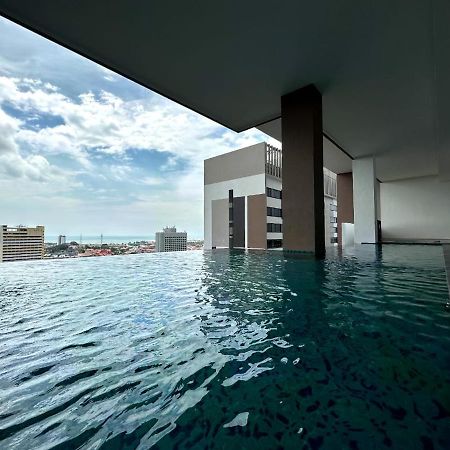 The Apple Premier Condo Three Bedroom In Melaka Eksteriør bilde