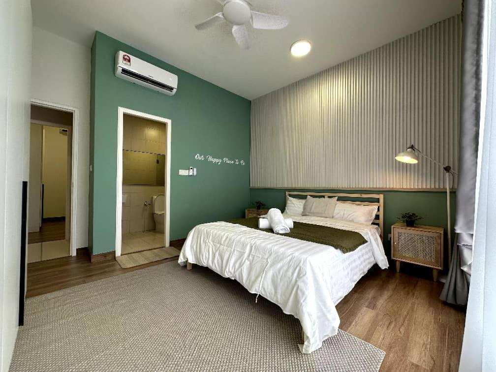 The Apple Premier Condo Three Bedroom In Melaka Eksteriør bilde