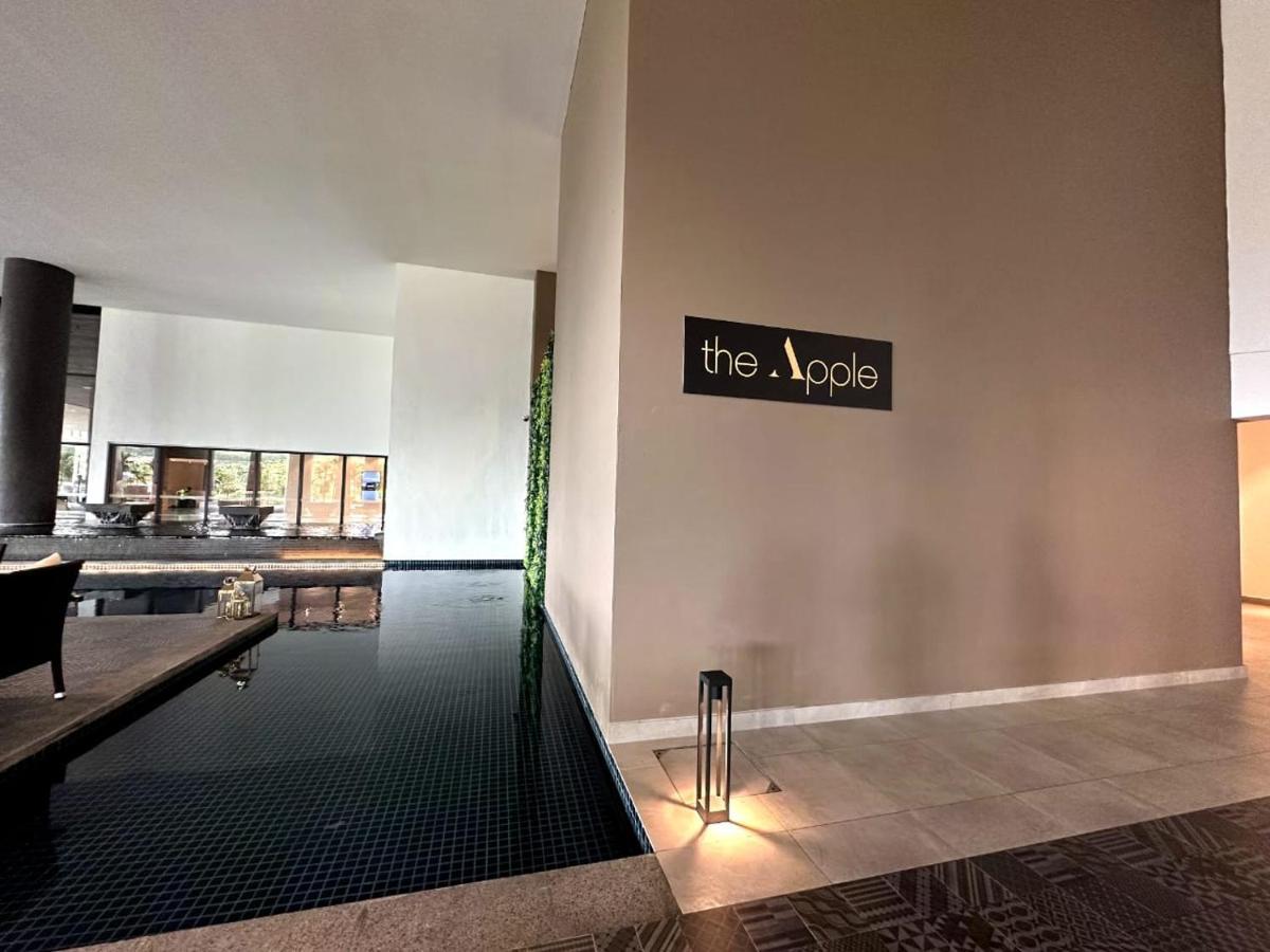 The Apple Premier Condo Three Bedroom In Melaka Eksteriør bilde