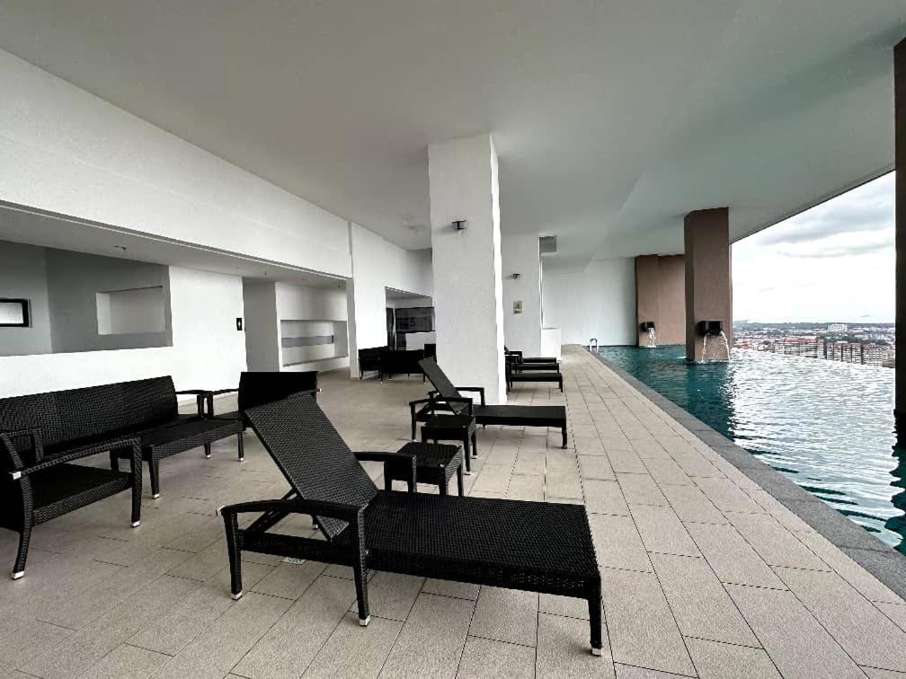 The Apple Premier Condo Three Bedroom In Melaka Eksteriør bilde