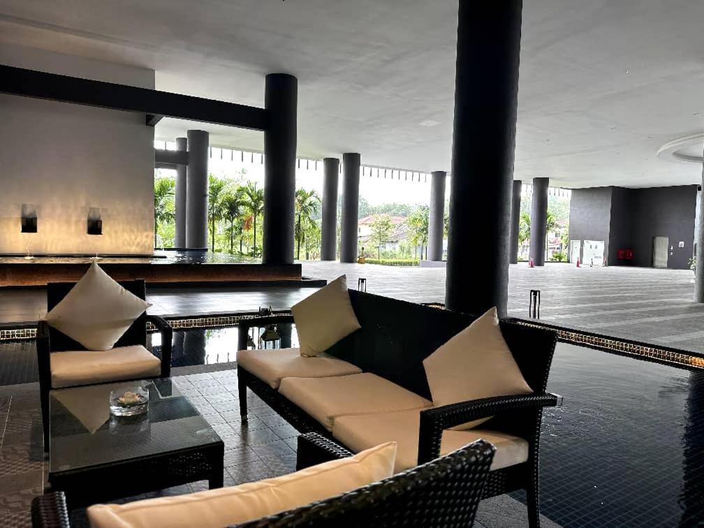 The Apple Premier Condo Three Bedroom In Melaka Eksteriør bilde